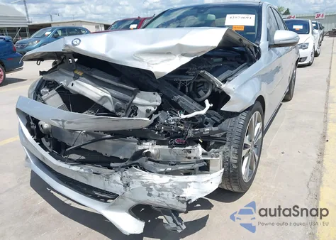 2015 Mercedes-Benz C 300 Luxury/Sport из США, поврежденный, VIN 55SWF4JB1FU074097